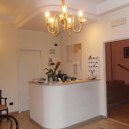 Hotel Ferrara Сан-Бенедетто-дель-Тронто Екстер'єр фото