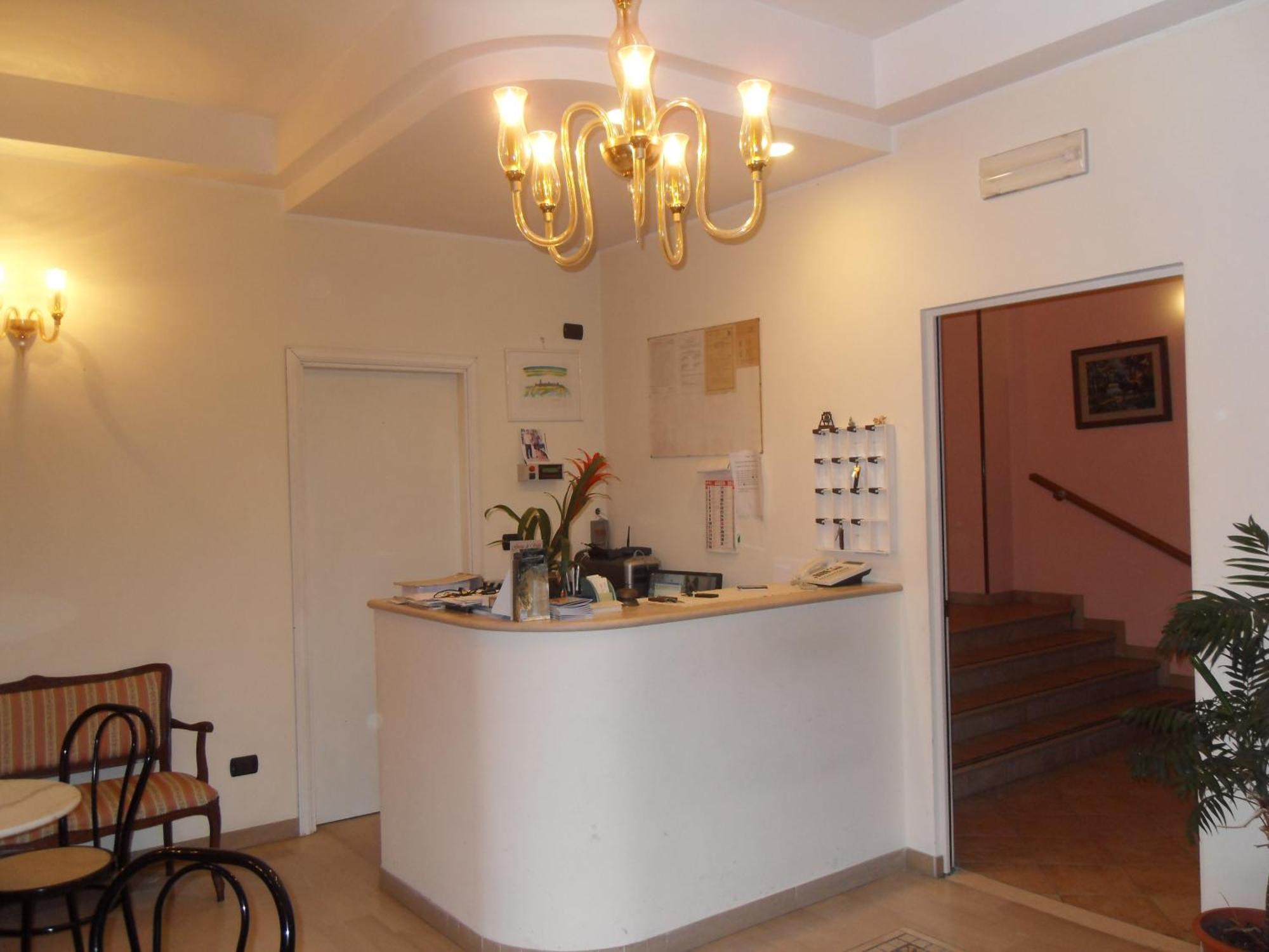 Hotel Ferrara Сан-Бенедетто-дель-Тронто Екстер'єр фото