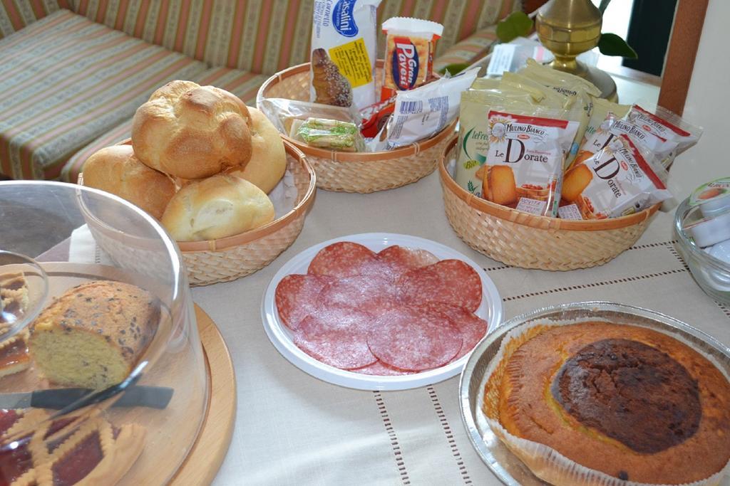 Hotel Ferrara Сан-Бенедетто-дель-Тронто Екстер'єр фото