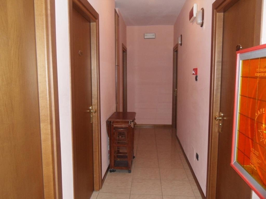 Hotel Ferrara Сан-Бенедетто-дель-Тронто Екстер'єр фото
