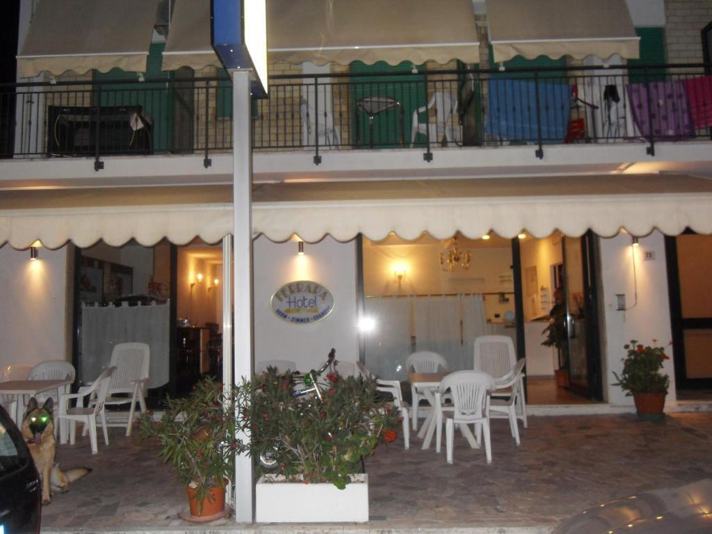 Hotel Ferrara Сан-Бенедетто-дель-Тронто Екстер'єр фото